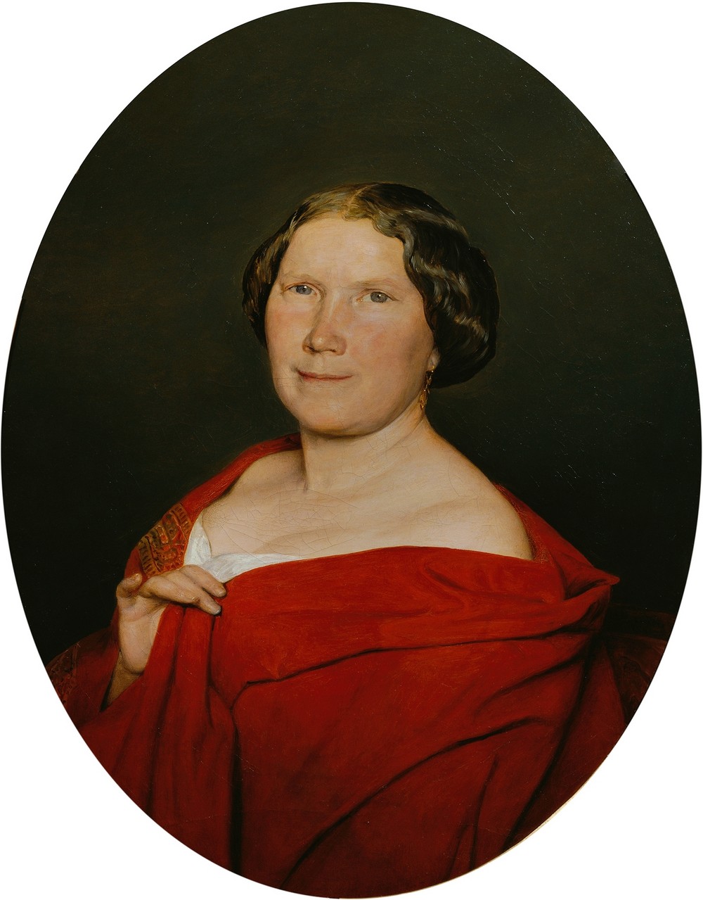 Frau mit lachsrotem Umhang