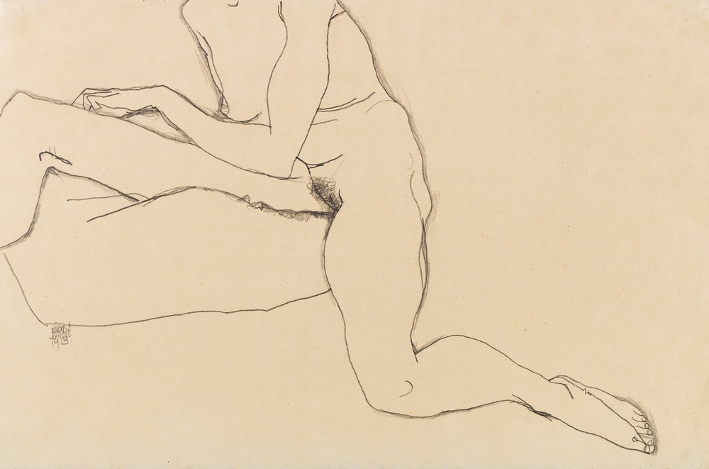 Sitzendes Mädchen mit ausgestrecktem Arm und Bein